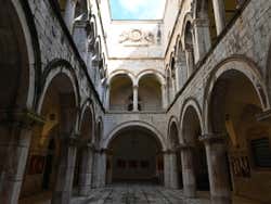 Interior del Palacio Sponza