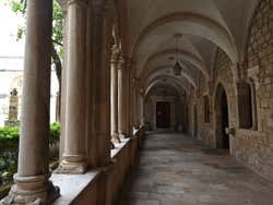 Cour du monastère dominicain