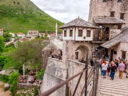 Atravessando a Ponte de Mostar