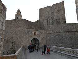 Puerta Ploče
