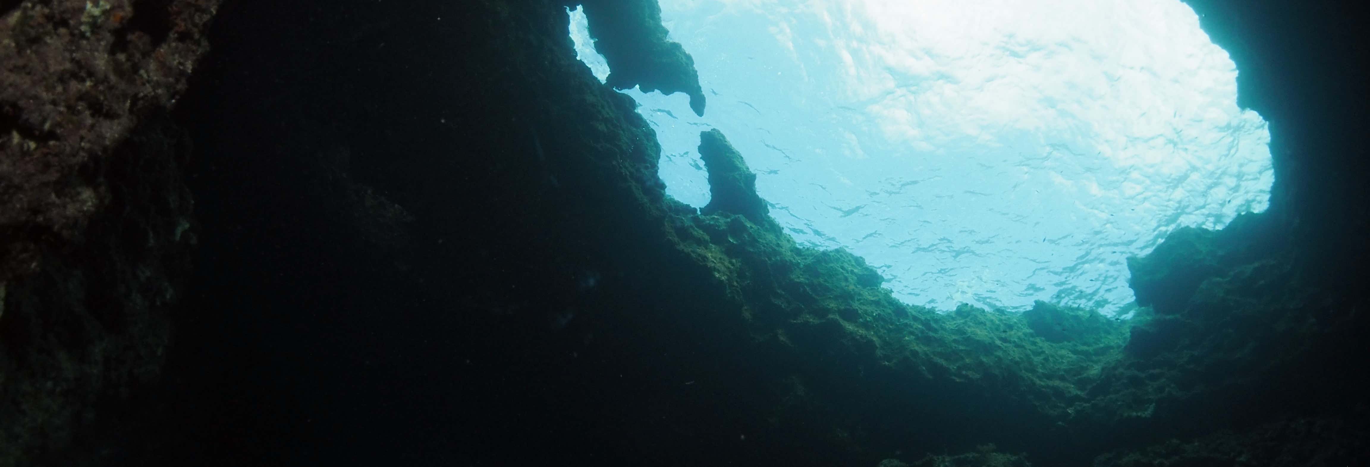 Excursión a la Gruta Azul y la Cueva Verde en barco