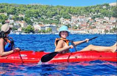 Tour de caiaque pelas ilhas Pakleni