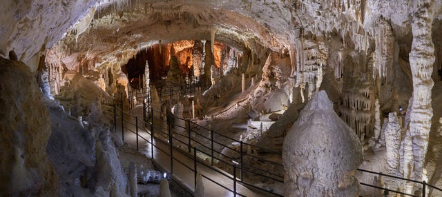 Excursion à la Grotte de Postojna et au château de Predjama