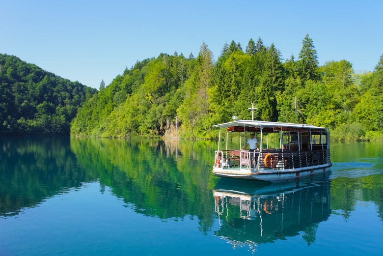 Cruising Plitvice Lakes on a boat trip