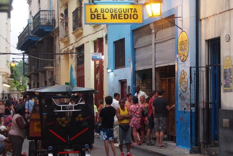 Visitando La Bodeguita de la Habana