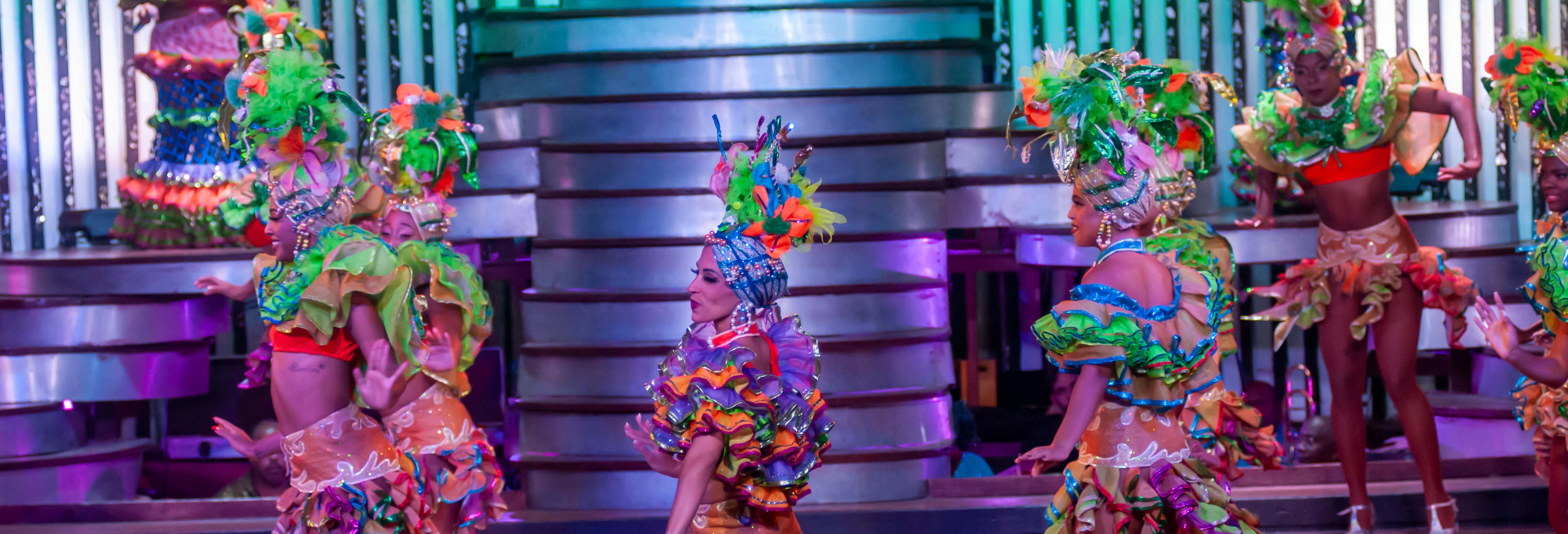 Spettacolo al Cabaret Parisien