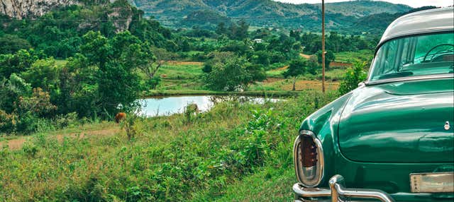 Excursión privada al Valle de Viñales en coche clásico