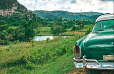 Excursión privada al Valle de Viñales en coche clásico