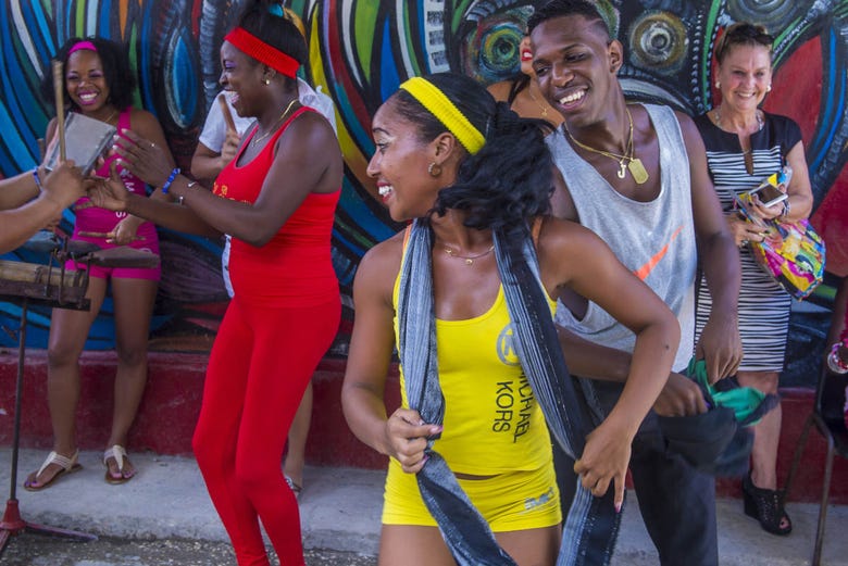 Disfrutando de la clase de baile en Trinidad