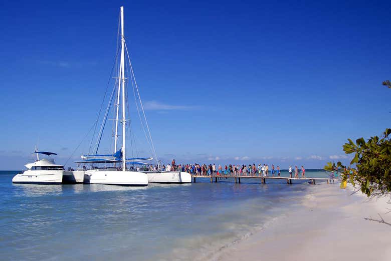 catamaran trip to cayo blanco