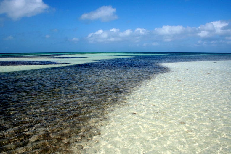 Les eaux transparentes de Cayo Blanco