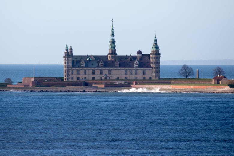 Fortaleza de Kronborg vista do mar Báltico