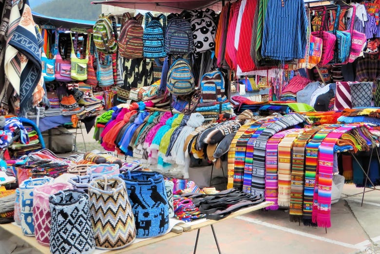 No mercado de Otavalo