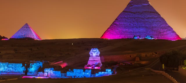 Cena y espectáculo nocturno en las pirámides de Giza