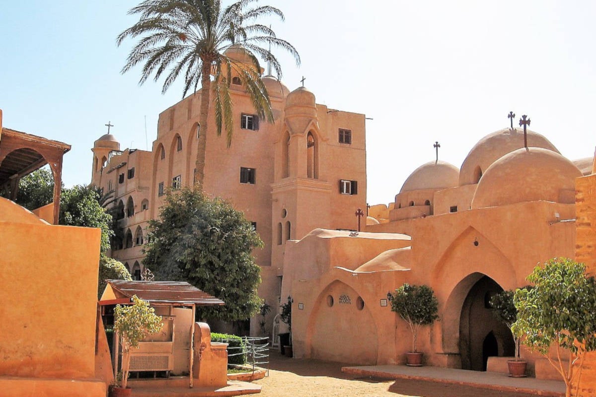 Excursión a El Alamein y los monasterios de Wadi El Natrun desde El Cairo