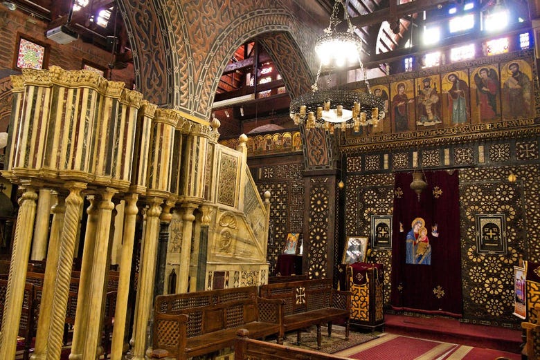Interior de la iglesia colgante de El Cairo