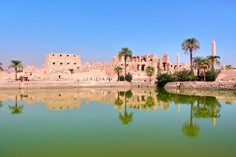 Visiting the temple of Karnak