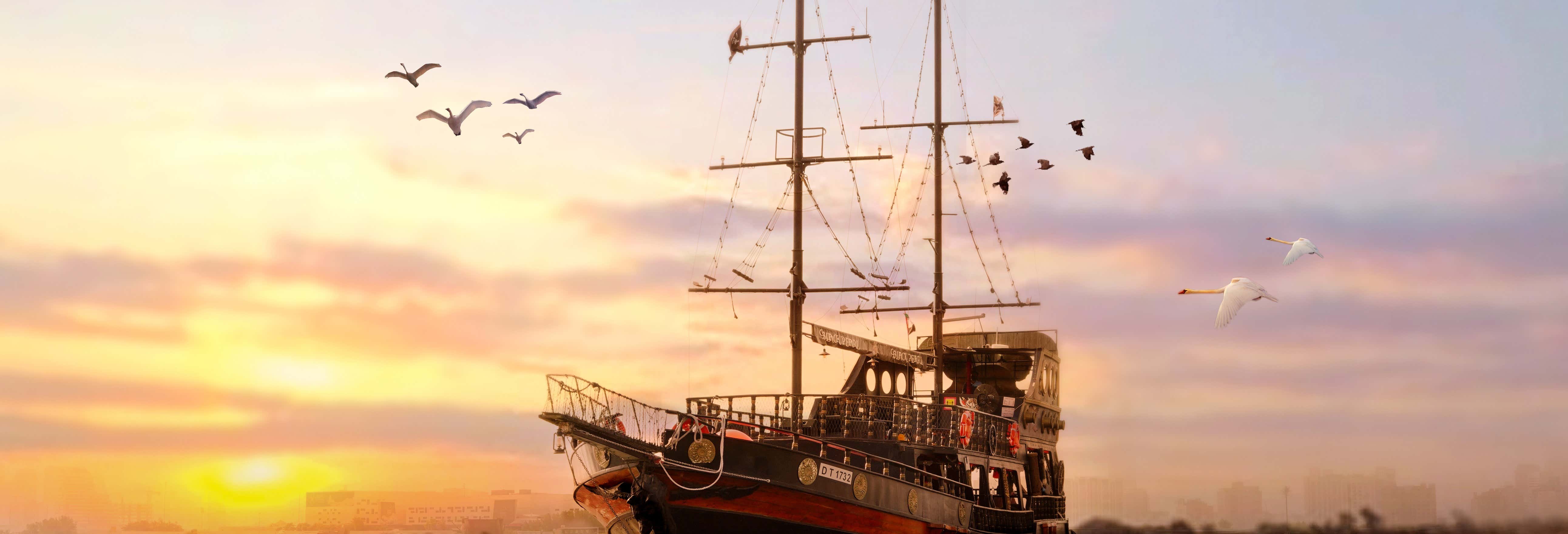 Paseo en barco pirata por el Canal de Dubái con cena