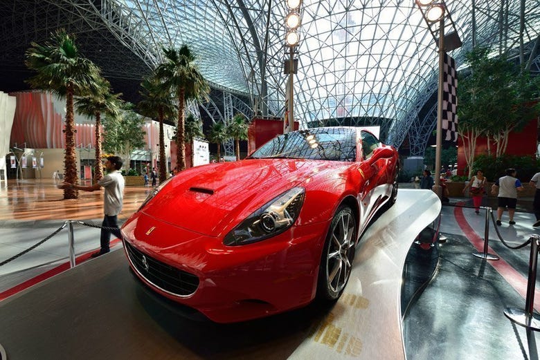 Interior do Ferrari World