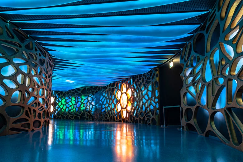 Interior de um dos pavilhões da Expo
