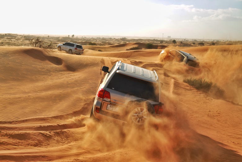Dune bashing en el desierto Al Wadi