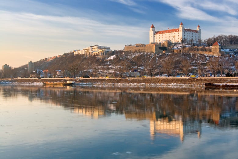 O rio Danúbio ao passar por Bratislava