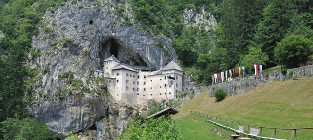 Escursione alle Grotte di Postumia e al Castello di Predjama