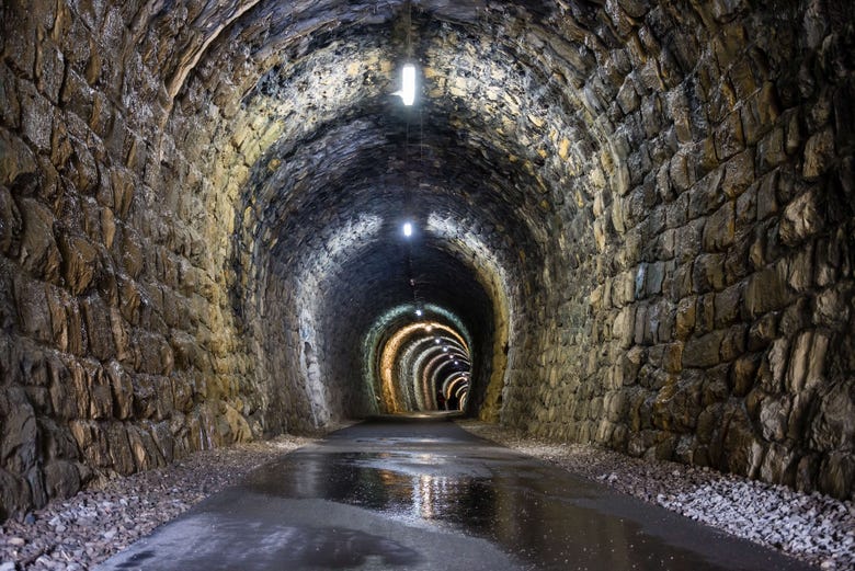 Um dos túneis da rota Parenzana