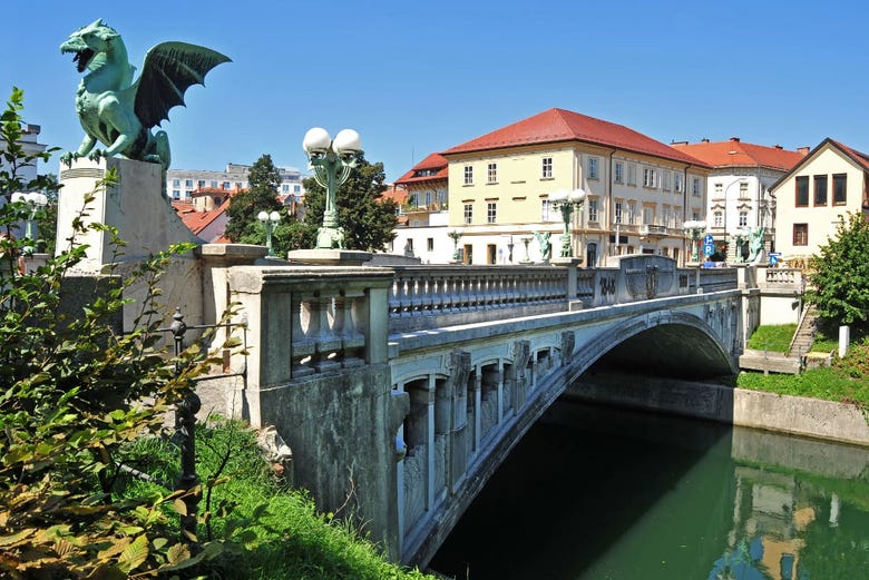 Puente de los Dragones, en el centro de Liubliana