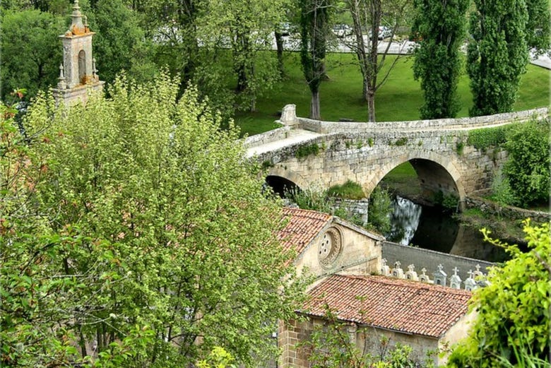 Disfrutando de las vistas del puente románico de Allariz