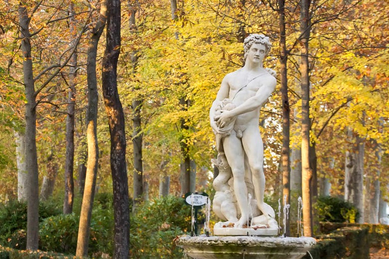 Estatua en el jardín del Palacio Real