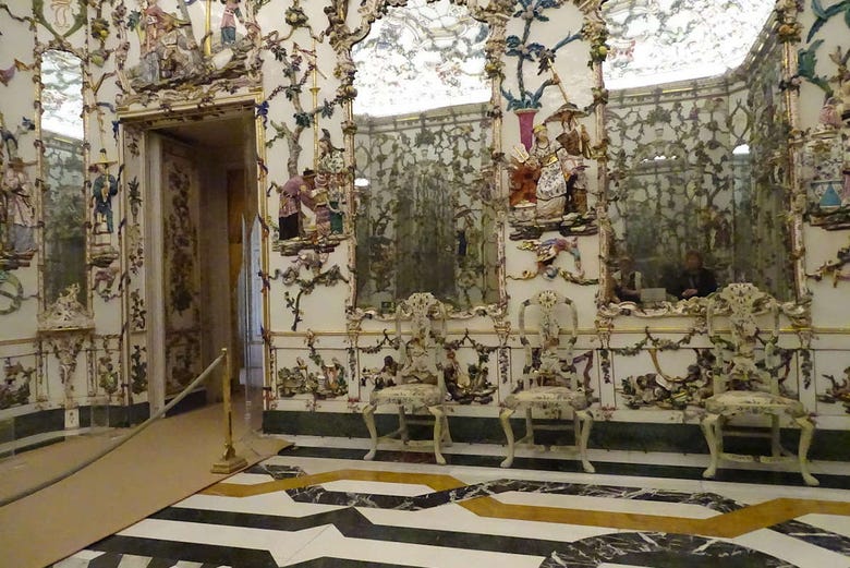 À l'intérieur du Palais Royal