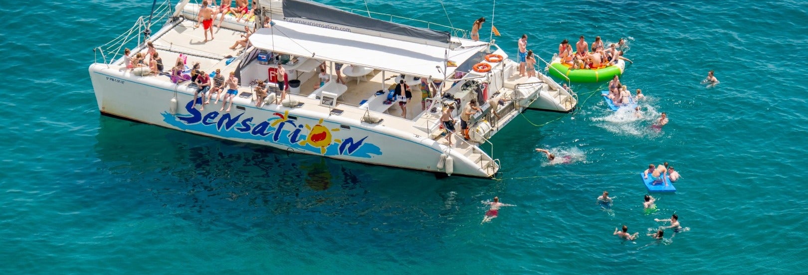 Fête sur le catamaran Sensation Barcelona