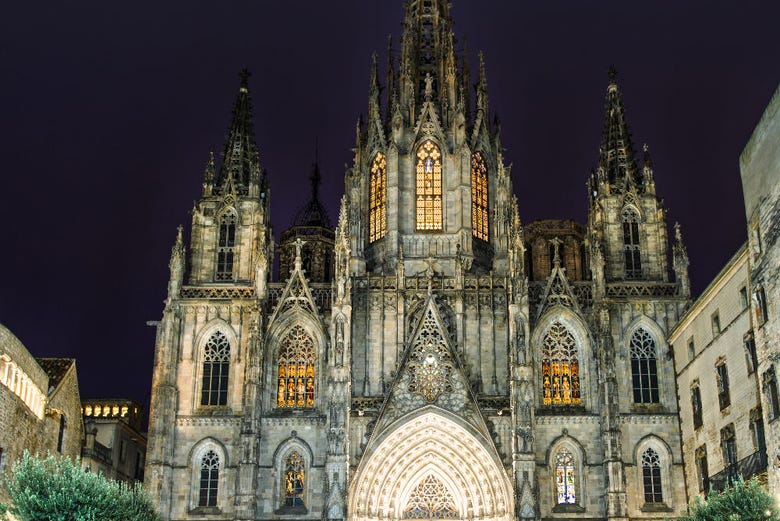 La cathédrale de Barcelone dans la nuit