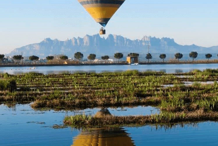 Balão pelos campos de Montserrat
