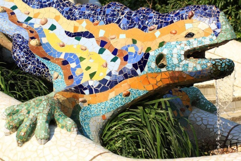A famosa fonte de dragão do Parque Güell