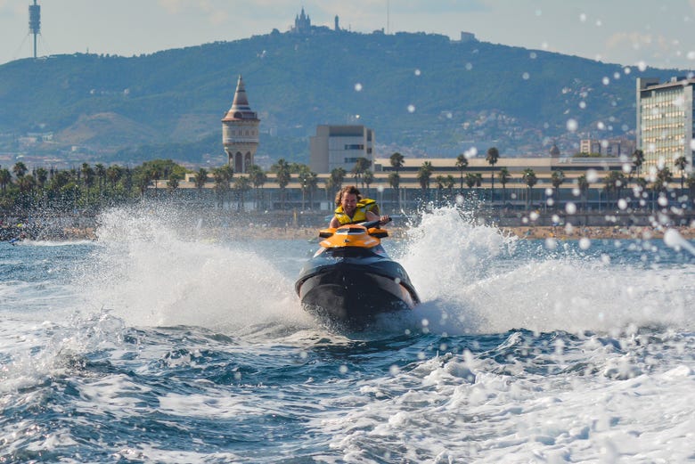 Pilotando una moto de agua en Barcelona