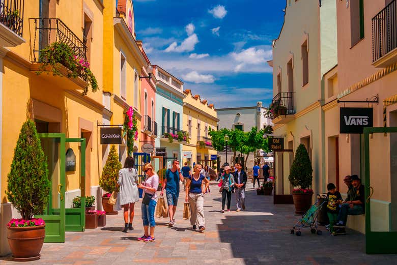 Maldición lluvia maleta Tour de compras a La Roca Village desde Barcelona