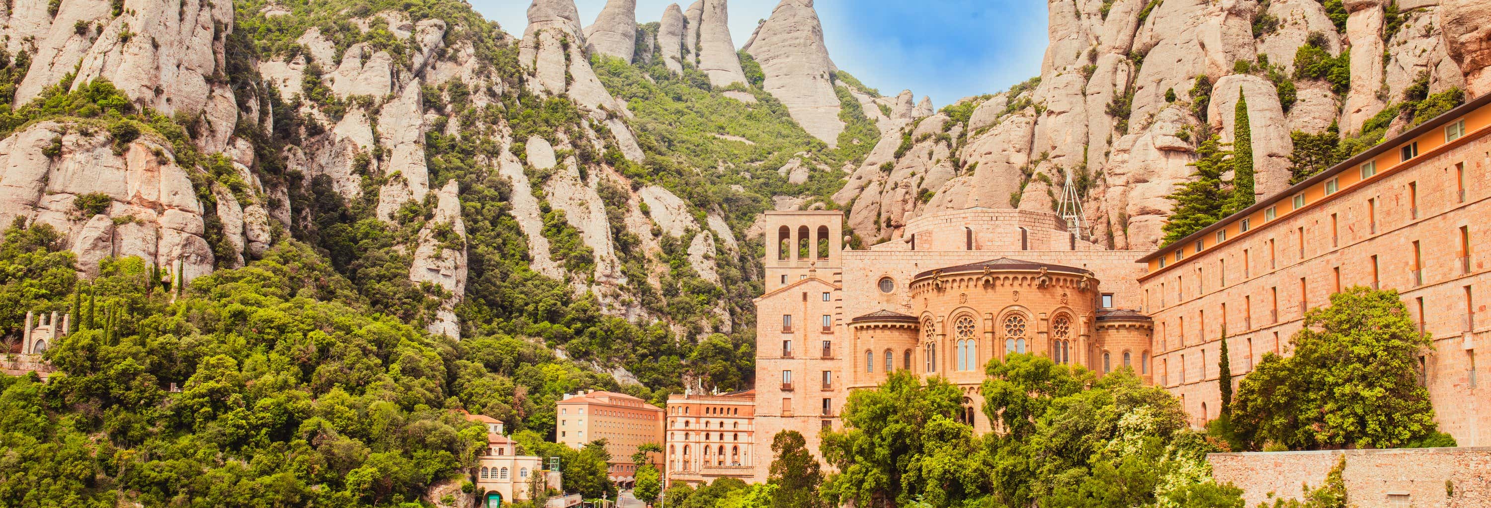 Tour de tapas y vinos por Montserrat desde Barcelona