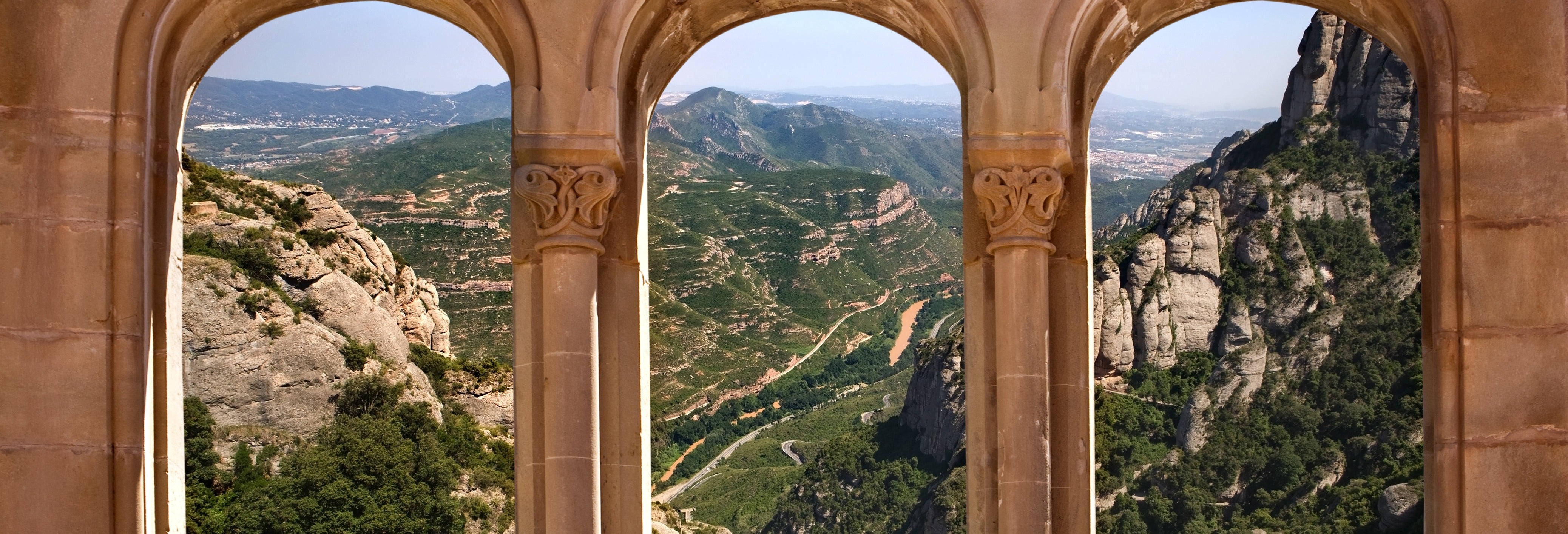 Trekking por Montserrat e visita ao mosteiro