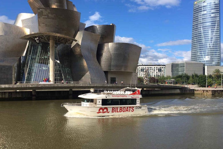 Balade en bateau devant le Guggenheim