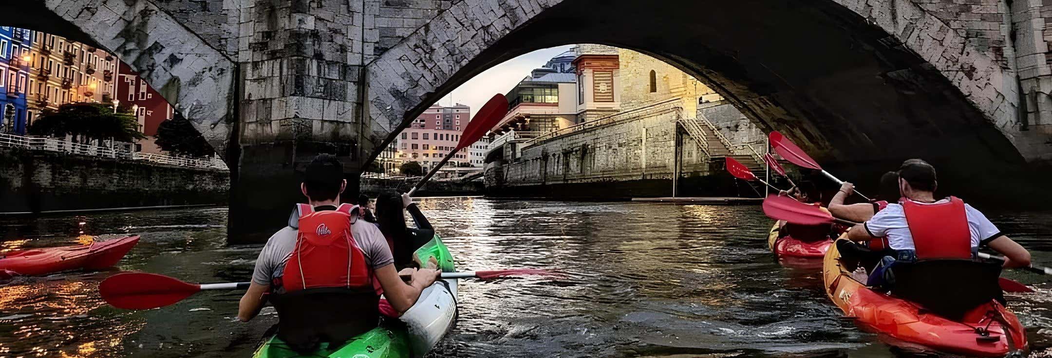 Tour nocturno en kayak por Bilbao