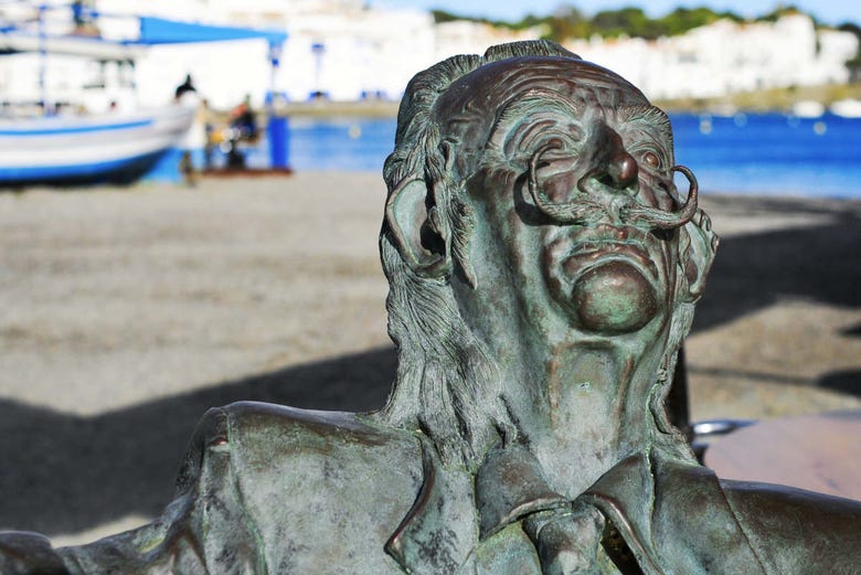 Estatua de Dalí en Cadaqués