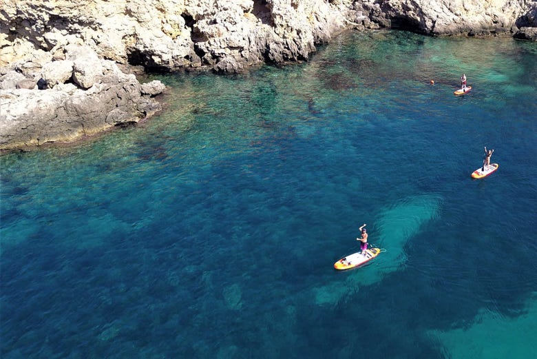 Remando por la costa occidental de Ibiza