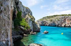 Paddle surf em Cales Coves saindo de Cala en Porter