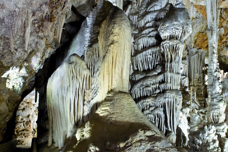 Visitando las cuevas de Campanent