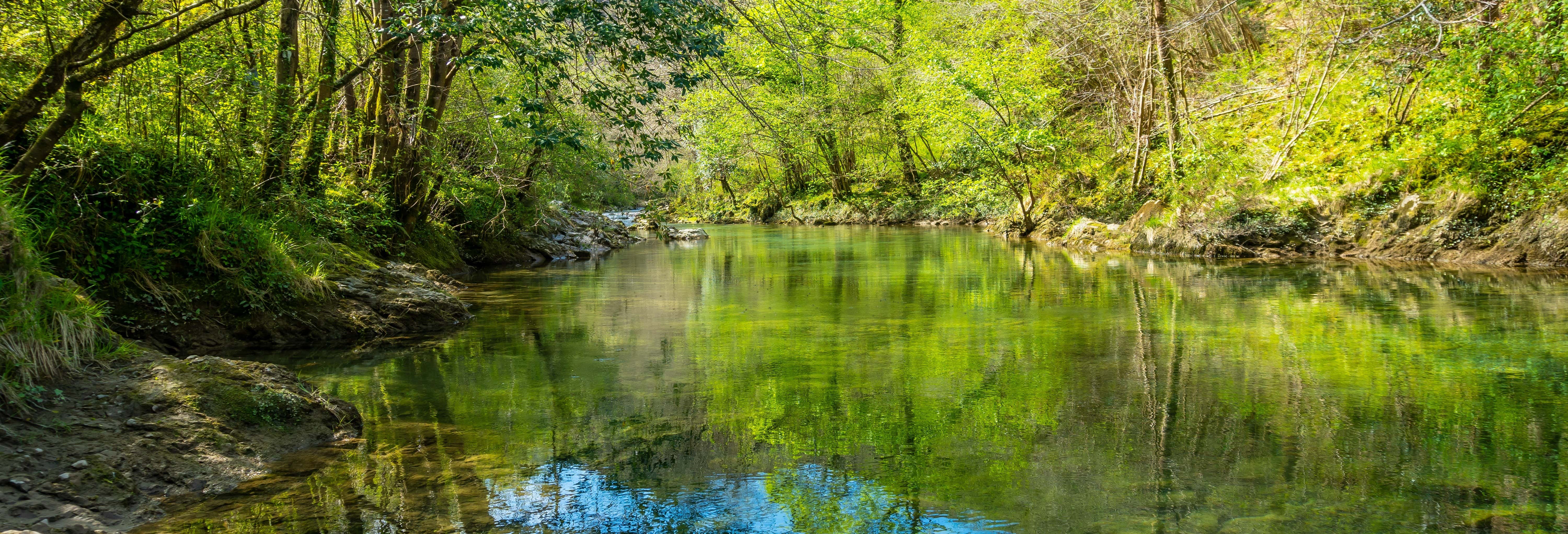Descenso del Sella en canoa desde Cangas de Onís