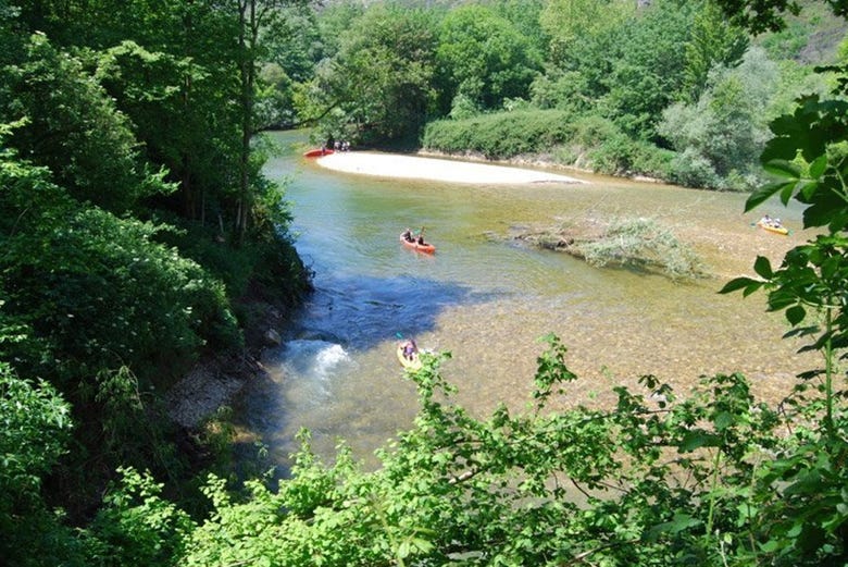 Descenso en canoa por el río Sella de Asturias
