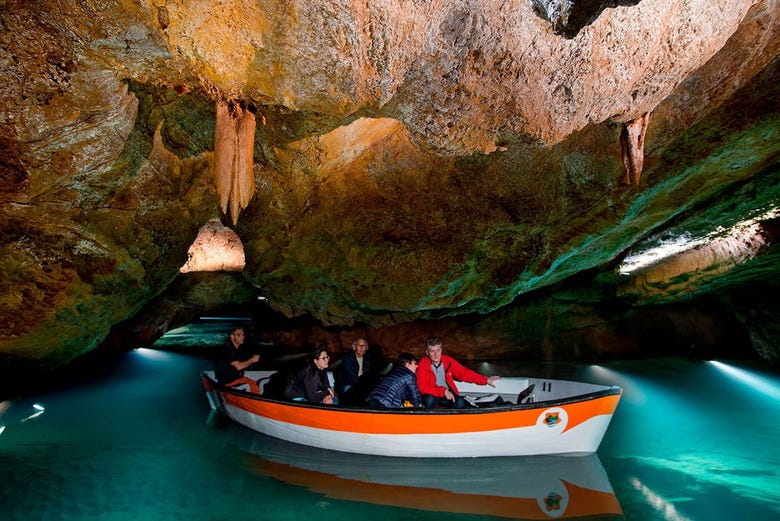 Paseo en barca por las cuevas