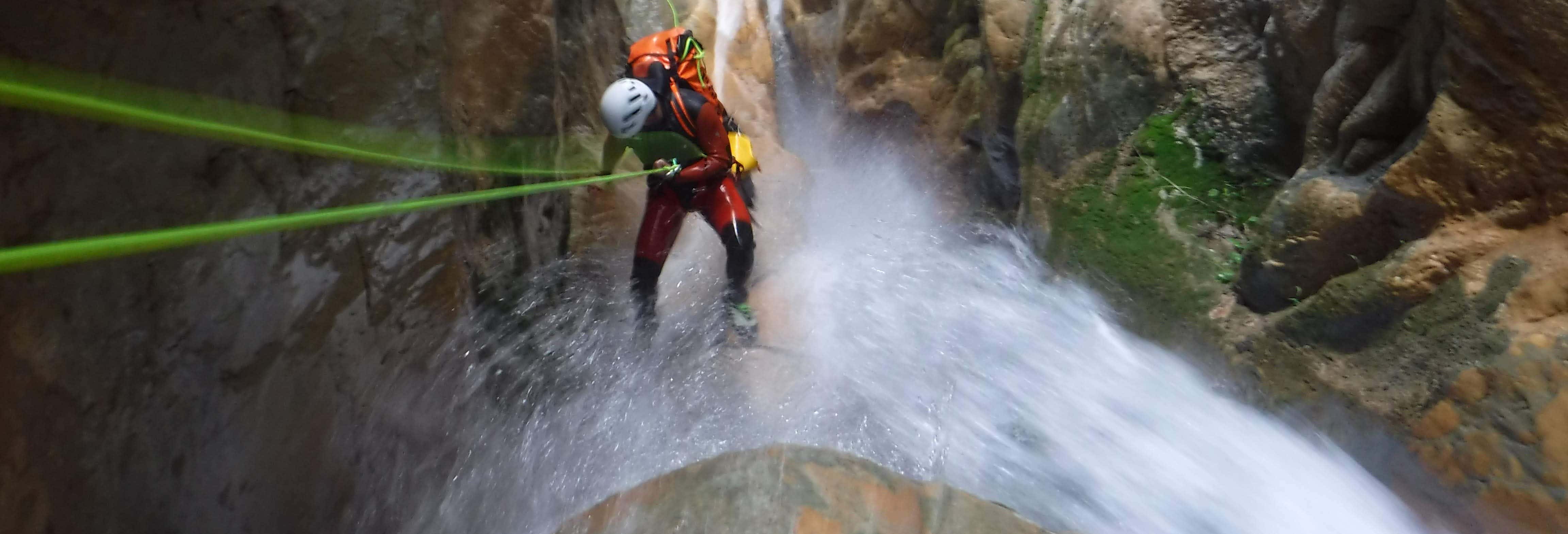 Excursión de barranquismo en El Buitre desde Castril
